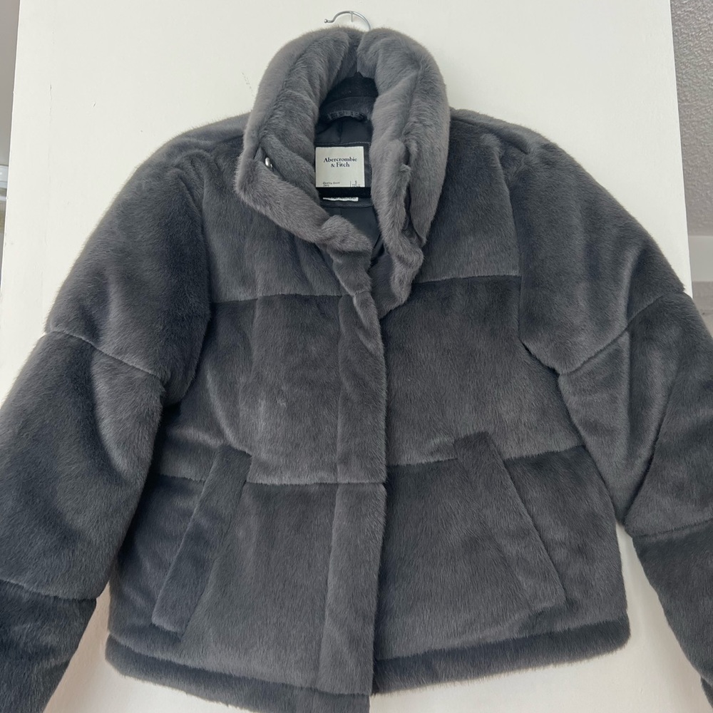 Abercrombie and Fitch crop puffer